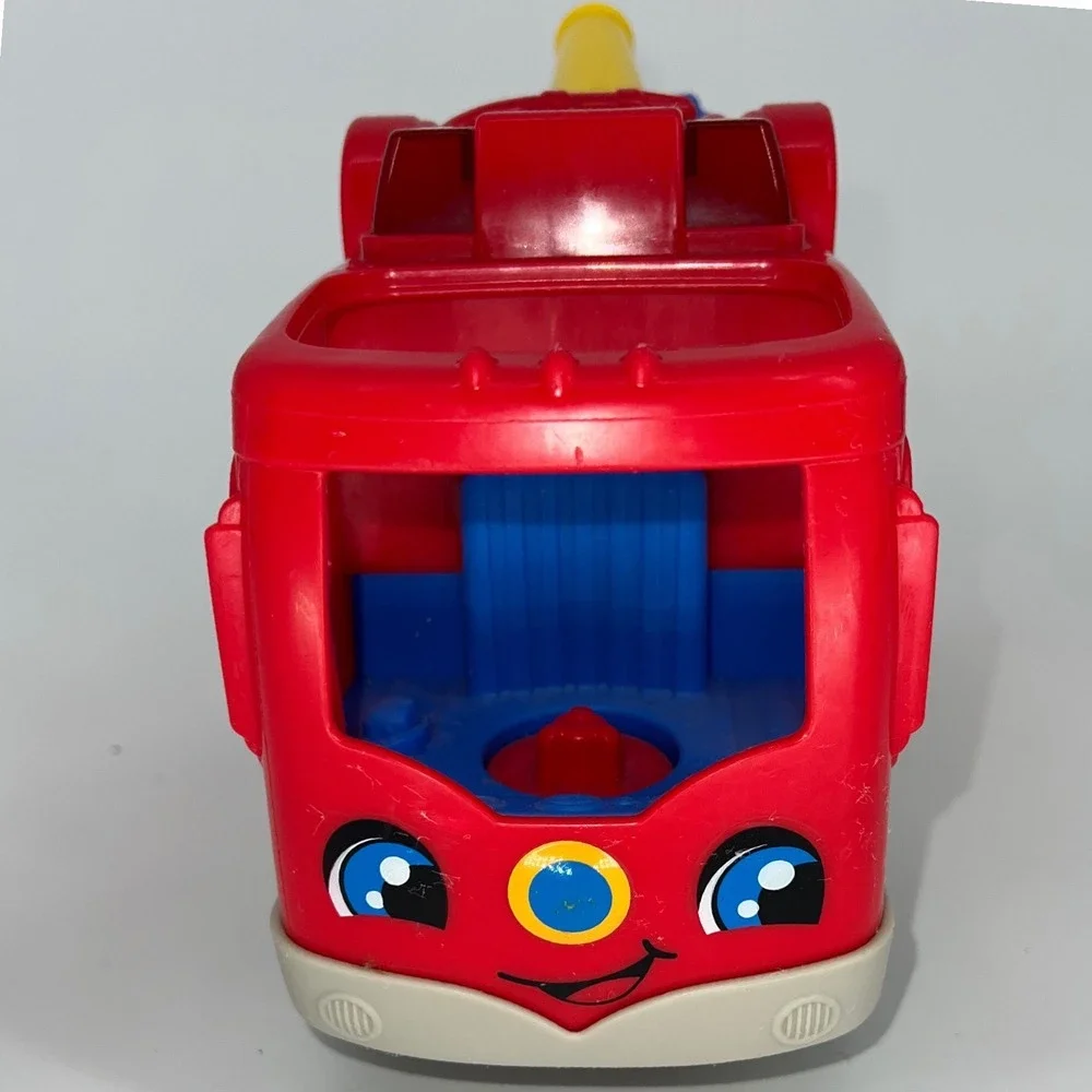 Fisher-Price Little People Lift n Lower Fire Truck Red Toy Vehicle‎
